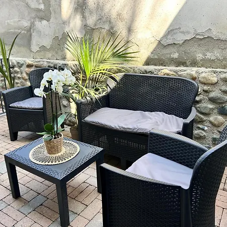 Cute With The Garden Apartment